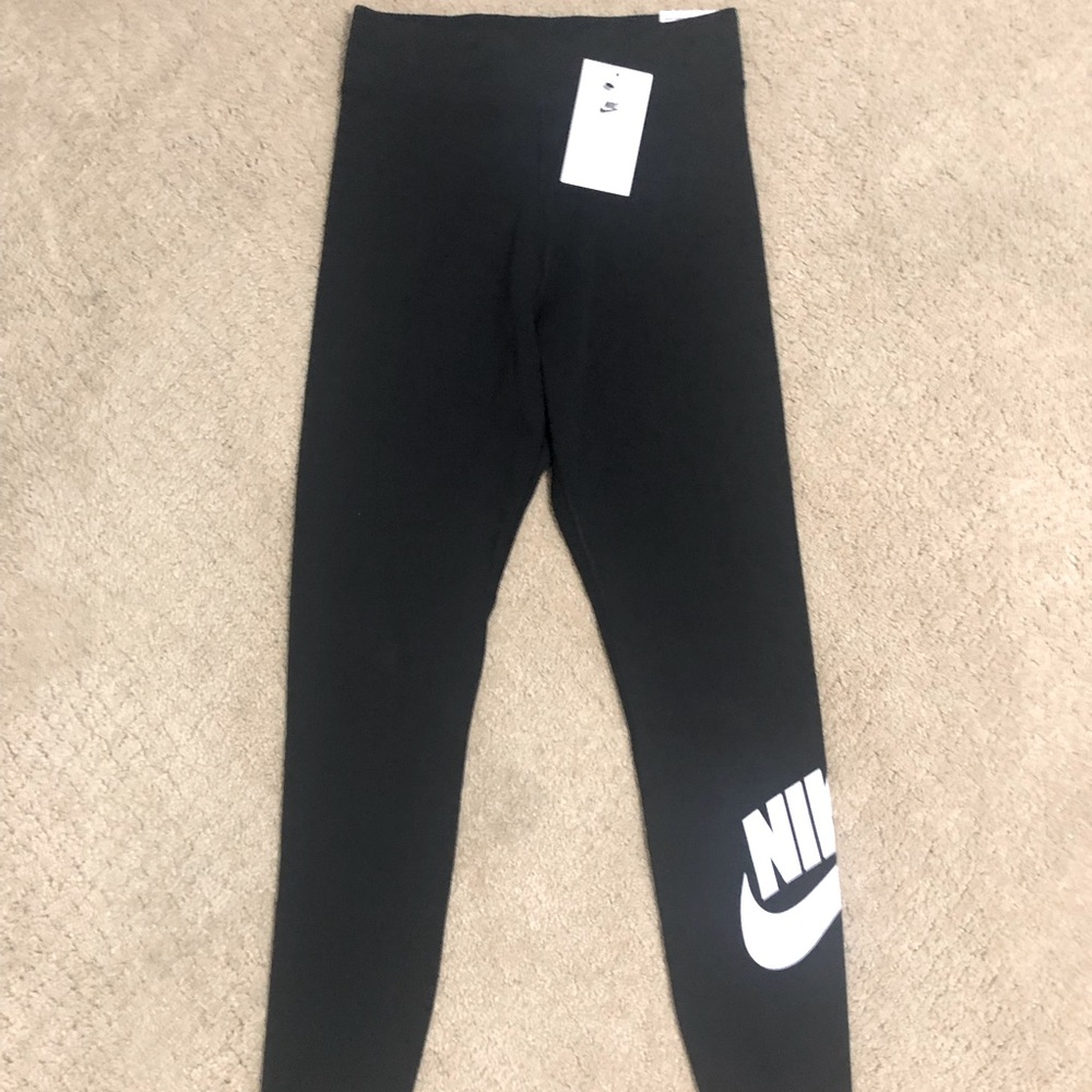 NWT Black Nike Tight Fit High Rise Full Length Legging - Size S